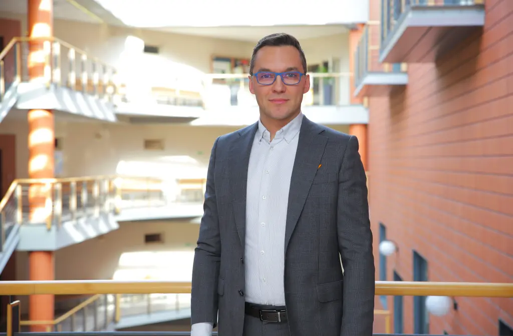 Dynamiczny rozwój globalnego rynku agentów głosowych AI 